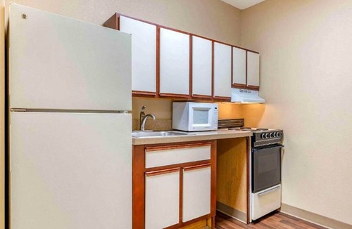 Florence Apartment | 1 Queen Bed | Suite, Non-Smoking, Kitchen