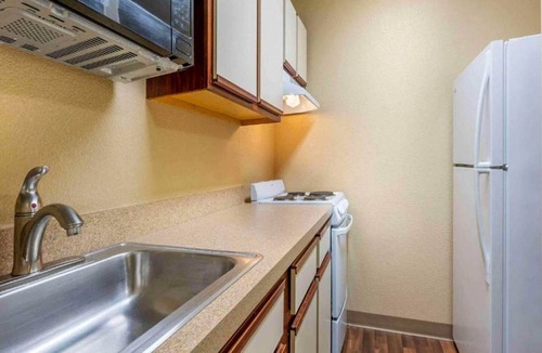 Florence Apartment | 1 Queen Bed | Suite, Non-Smoking, Kitchen