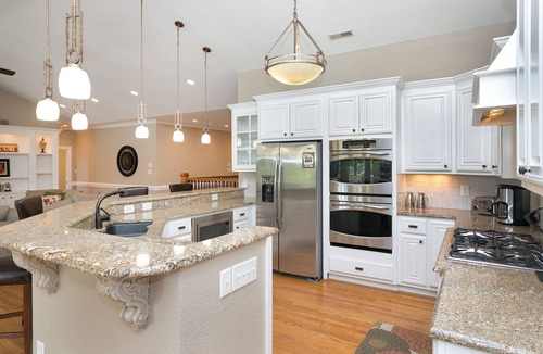 Littleton House | #1 ranked LKG retreat- Heated Pool, Golf Range, Firepit, Bocce, New 200HP Boat!