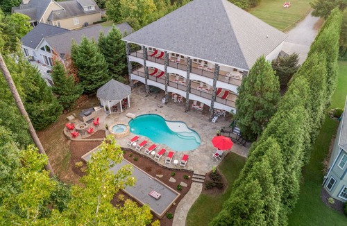 Littleton House | #1 ranked LKG retreat- Heated Pool, Golf Range, Firepit, Bocce, New 200HP Boat!