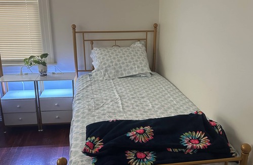 Kansas City Bed & Breakfast | 1 Room, 2 beds, continental breakfast safe & peaceful setting