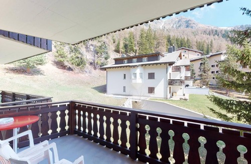 Surlej Apartment | 1-room apartment on the first floor, 40 m2, quiet and sunny southern exposure.