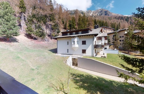 Surlej Apartment | 1-room apartment on the first floor, 40 m2, quiet and sunny southern exposure.