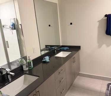 Vaughan Apartment | 1 Room in a 2bedroom in a Modern City Condo