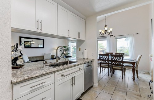 Sacramento House | #1 - Room in a beautiful house with pool.