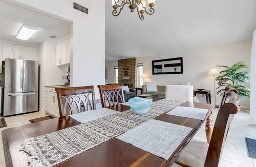 Sacramento House | #1 - Room in a beautiful house with pool.