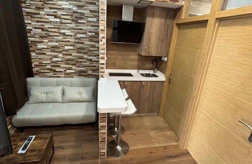 Barajas Apartment | 1 ROOM LOVE ADAPTED