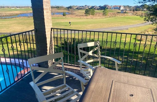 League City House | 1 Room only for Rent on the Golf Course with a Coffee Bar upstairs. Max 2 guests