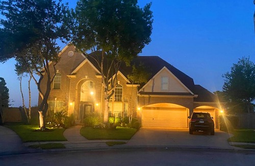 League City House | 1 Room only for Rent on the Golf Course with a Coffee Bar upstairs. Max 2 guests