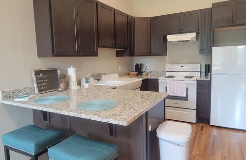 Walnut Cove Apartment | 1 Room Studio Apartment-walking distance to coffee shop, restaurants, bars, etc!