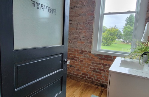 Walnut Cove Apartment | 1 Room Studio Apartment-walking distance to coffee shop, restaurants, bars, etc!