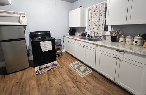 Del Mar Apartment | #1 *Simple Stay* DOWNSTAIRS Downtown Bayfront McGee Beach Sphon Shoreline HOSP