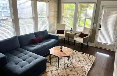 East End House | 1-Story Family Home with Fenced Yard, Grill, Parking, Sleeps 10, 5 Mins to Five Points & Nissan Stadium, Smart TVs, Pet-Friendly Yard, Patio for BBQs, Ideal Nashville Getaway for Families, 24 Hr Hospitality