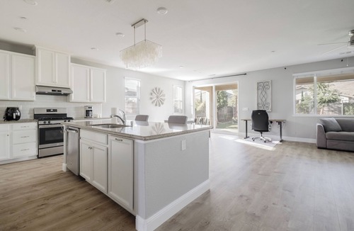 Roseville House | 1 Story, Huge Backyard,insurance stay, 30+, pet stay