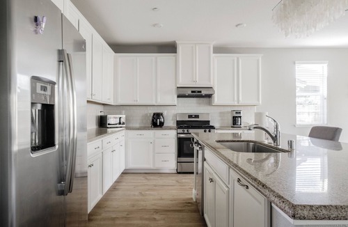 Roseville House | 1 Story, Huge Backyard,insurance stay, 30+, pet stay