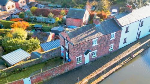 Burscough House | 1 Top Locks Cottage