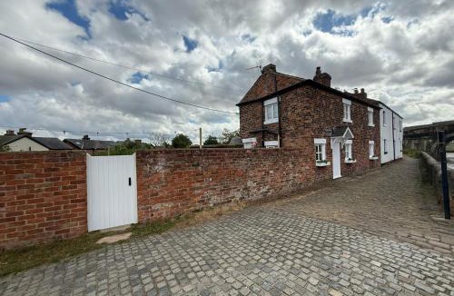 Burscough House | 1 Top Locks Cottage