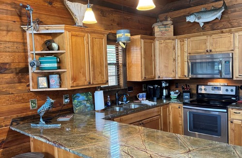 Alba Cabin | #1 Top-Rated Waterfront Lodge on Lake Fork Pet Friendly
