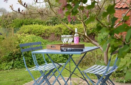 Lowestoft Cottage | 1 Tunns Cottages, Rushmere, nr Beccles