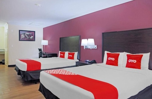 McAllen Hotel | 1 Unit | Stylish Premium 2 Queen Bed Escape Pool, Pets Welcome & Free Parking