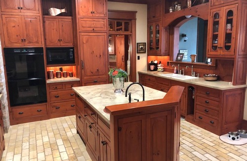 Suamico House | 10,000 sq ft Log Home on the Bay of Green Bay - only 15 minutes to Lambeau Field