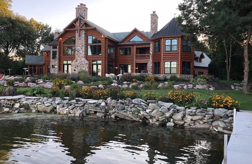 Suamico House | 10,000 sq ft Log Home on the Bay of Green Bay - only 15 minutes to Lambeau Field