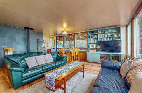 Mains Farm House | 10,000 Waves