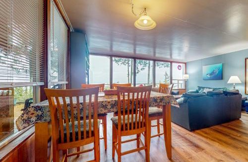 Mains Farm House | 10,000 Waves