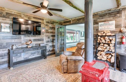 Deford House | 10-Acre Kingston Getaway: Sauna & Fire Pit