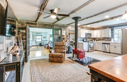 Deford House | 10-Acre Kingston Getaway: Sauna & Fire Pit