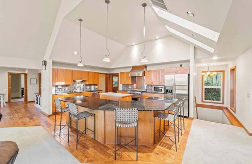 Sedro-Woolley House | 10-Acre Lodge Retreat with Fire Pit + Game Yard