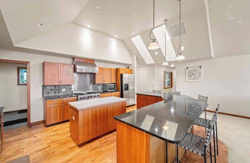 Sedro-Woolley House | 10-Acre Lodge Retreat with Fire Pit + Game Yard