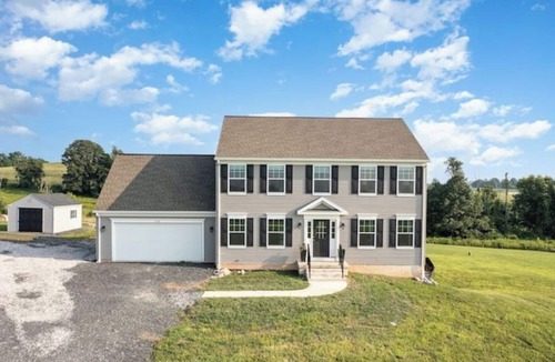 Dillsburg House | 10-Acre Sunset Hill Retreat