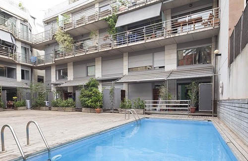 El Putget i Farro Apartment | 10 apartments with terrace & pool near the centre of Barcelona for up to 60 pax