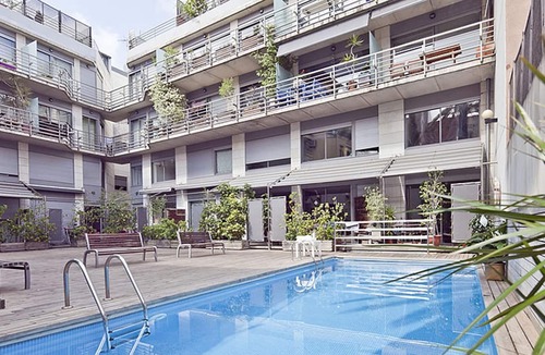 El Putget i Farro Apartment | 10 apartments with terrace & pool near the centre of Barcelona for up to 60 pax