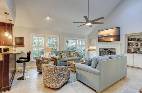 Heritage Woods House | 10 Baynard Cove-5 Minute walk to the beach with Private Pool & Spa