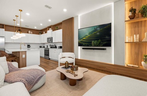 Clermont House | 10 BD/8 BA/Windsor Cay (16219 CC)