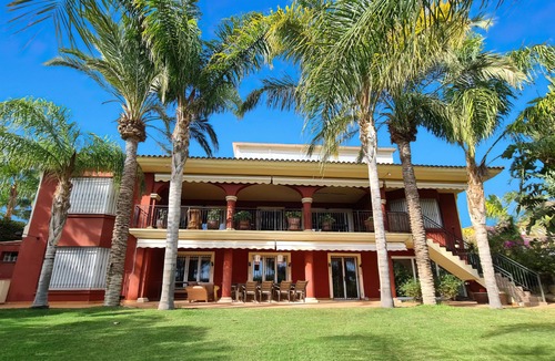 Hoya de los Patos Villa | 10 Bedroom 5* Luxury Villa . Heated Pool & 6 seater jacuzzi. 26 Guests max