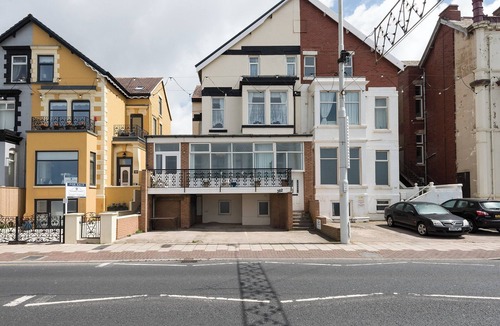 North Shore Cottage | 10 bedroom accommodation in Blackpool