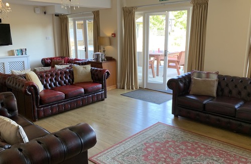 Reighton House | 10 Bedroom Barn Conversion with en suites and Hot tub