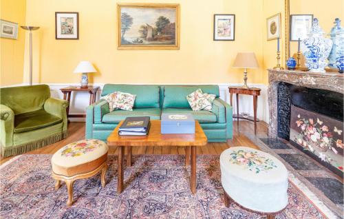 Allonne House | 10 Bedroom Cozy Home In Allonne