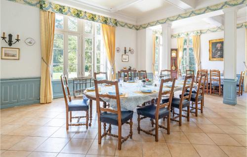 Allonne House | 10 Bedroom Cozy Home In Allonne