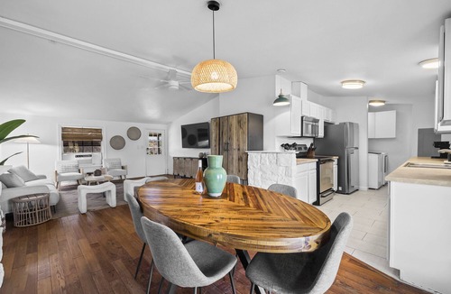 Dripping Springs House | 10 Bedroom | Pool | Hot tub | Pickleball | Firepit