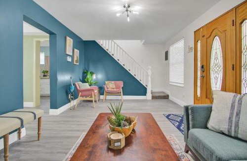 Tampa Heights House | 10 beds! Large home Groups multiple families