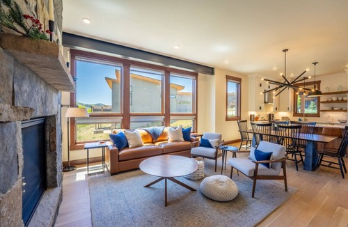 Silverthorne House | 10 Beds | Resort Amenities | Deck + Patio w/Mountain Views