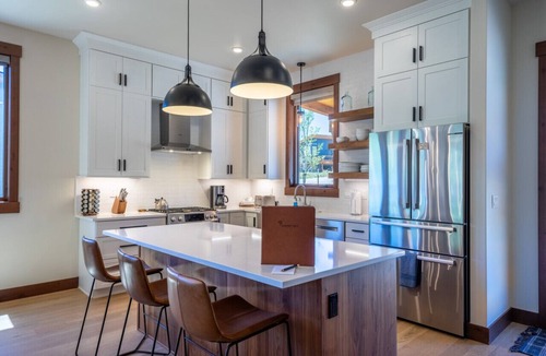 Silverthorne House | 10 Beds | Resort Amenities | Deck + Patio w/Mountain Views