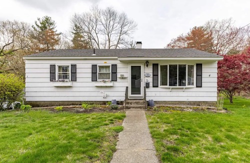 Northborough House | 10 - Cozy 3B2Ba Home with huge backyard