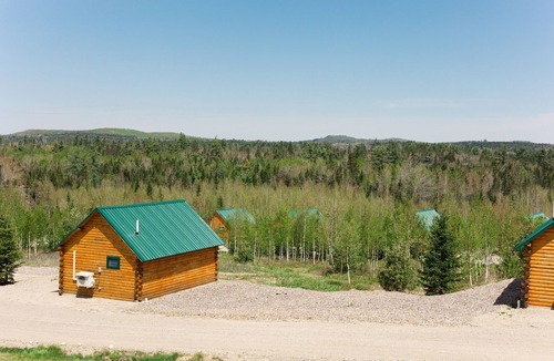 Columbia Falls House | #10 - Flagpole View Cabins - Deluxe Cabin