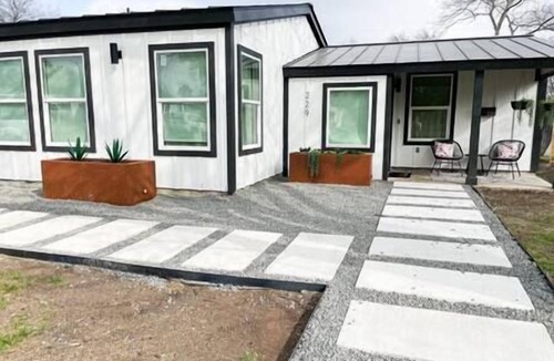 Terrell Heights House | 10 Guest-5 Beds-Pickleball-Basketball-Weber Grill