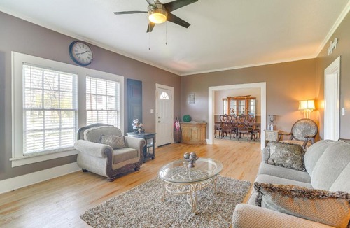 Vivian House | 10 Mi to Caddo Lake: Charming Cottage in Vivian!